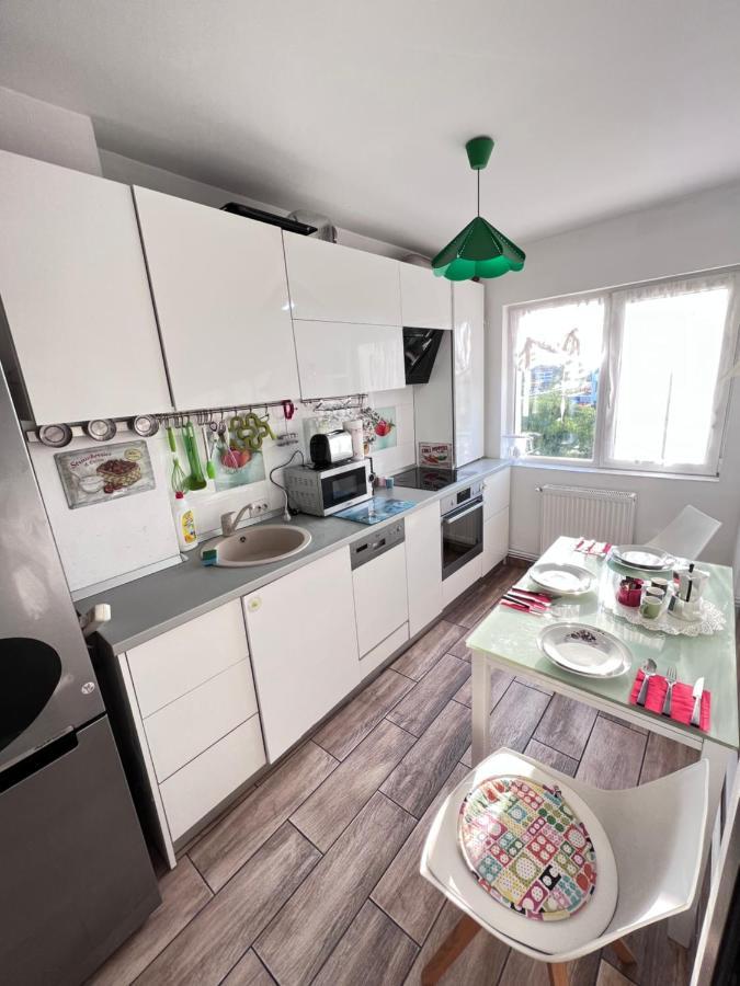 3 Rooms Apartment Palace View Iasi Ngoại thất bức ảnh